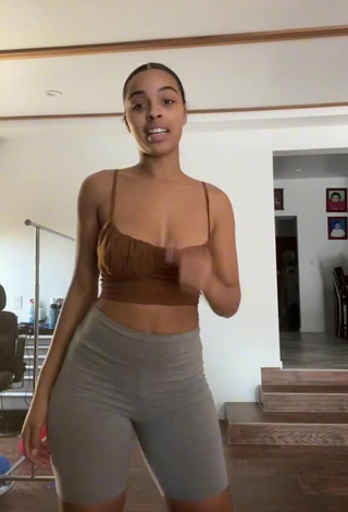 1. Sweetie Lynn Bailey Shows Cleavage in Brown Crop Top and Bouncing Boobs