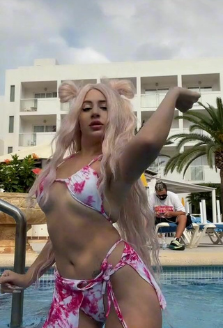 Sexy Makeeva Shows Cleavage in Mini Bikini at the Swimming Pool