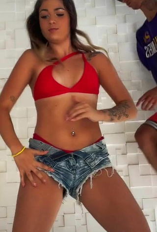 5. Cute Mapu Alves Shows Cleavage in Red Bikini