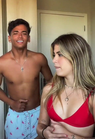 2. Sexy Mapu Alves Shows Cleavage in Red Bikini Top