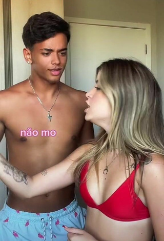 4. Sexy Mapu Alves Shows Cleavage in Red Bikini Top