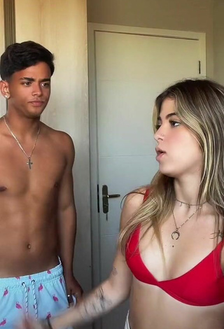 6. Sexy Mapu Alves Shows Cleavage in Red Bikini Top