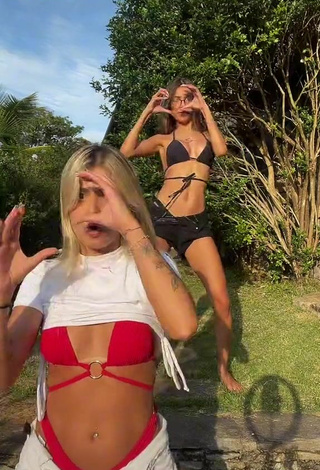 Hot Mapu Alves Shows Cleavage in Bikini