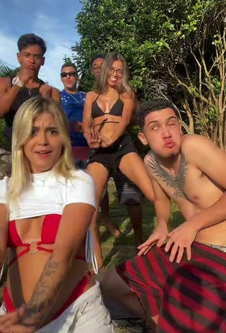 4. Hot Mapu Alves Shows Cleavage in Bikini