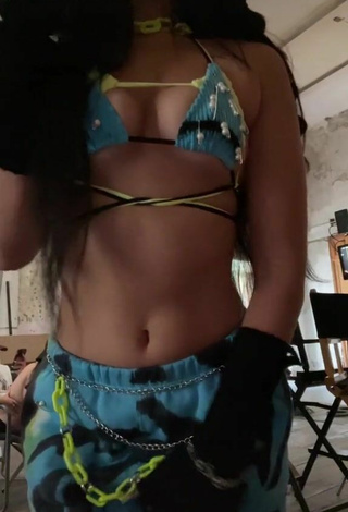 Sexy Mariah Angeliq Shows Cleavage in Bikini Top