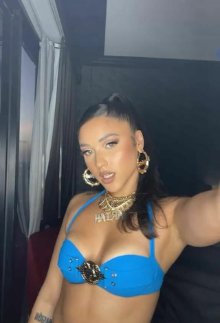 3. Sexy Mariah Angeliq Shows Cleavage in Blue Crop Top