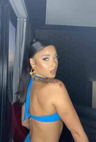 5. Sexy Mariah Angeliq Shows Cleavage in Blue Crop Top