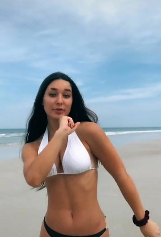 3. Seductive Maya Jakubowski Shows Cleavage in Bikini and Bouncing Boobs at the Beach