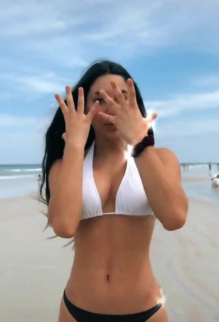 6. Sweet Maya Jakubowski Shows Cleavage in Cute Bikini at the Beach