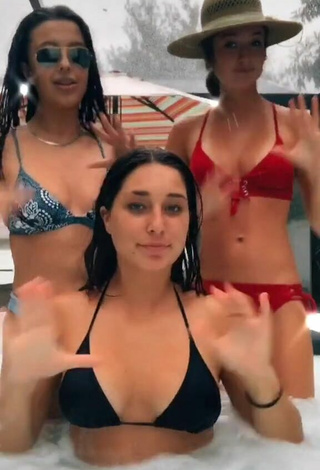 3. Beautiful Maya Jakubowski Shows Cleavage in Sexy Bikini at the Swimming Pool