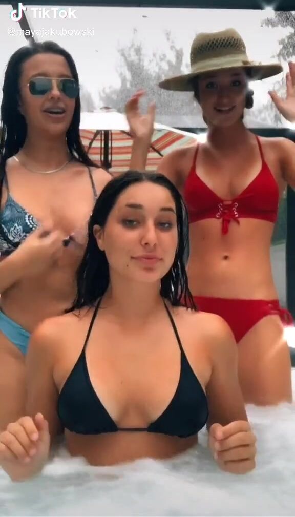 Beautiful Maya Jakubowski Shows Cleavage in Sexy Bikini at the Swimming