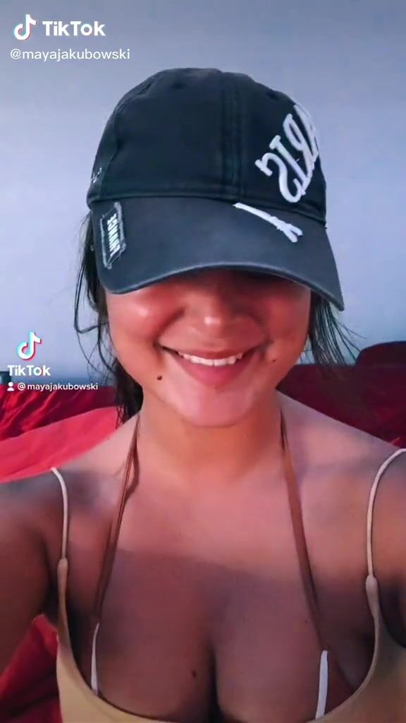 Sexy Maya Jakubowski Shows Cleavage in Beige Crop Top | sexyfilter.com