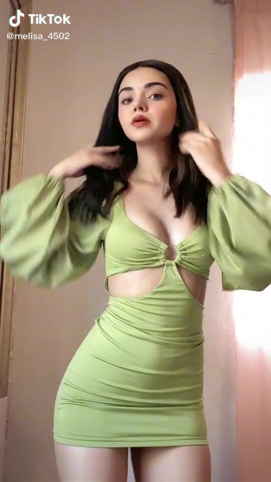 Sexy Melisa Ruiz Shows Cleavage in Green Dress | sexyfilter.com