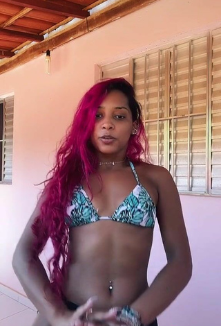 6. Sexy Michele Barros Shows Cleavage in Bikini Top