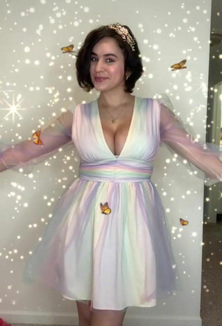 4. Sexy Nalinaty Shows Cleavage in Dress