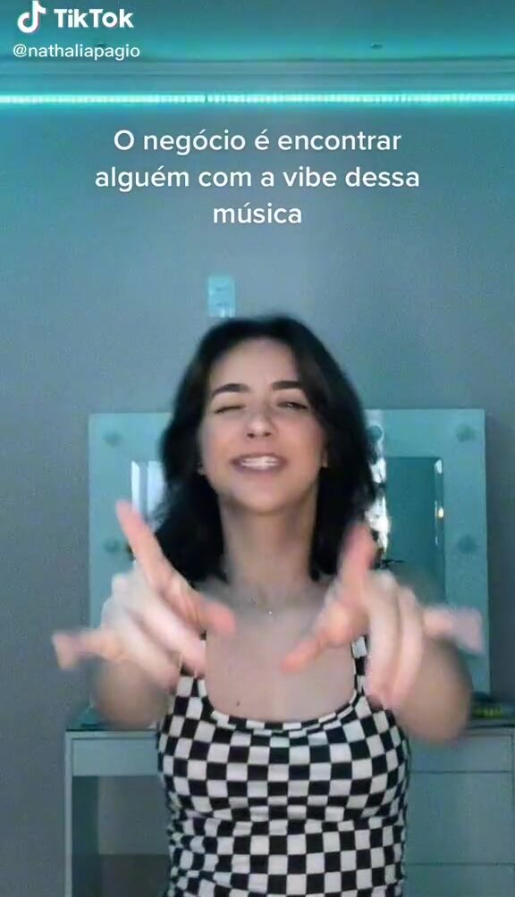 Hot Nathalia Pagio Shows Cleavage