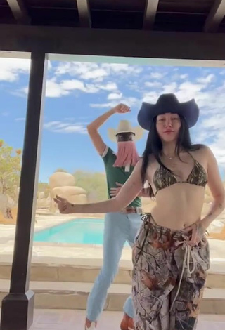 3. Sexy Noah Cyrus Shows Cleavage in Bikini Top