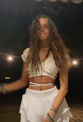 2. Hot nottrebeca Shows Cleavage in White Crop Top
