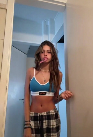4. Sexy nottrebeca Shows Cleavage in Crop Top