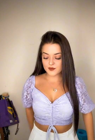1. Sexy Büşra Hancı Shows Cleavage in Purple Crop Top