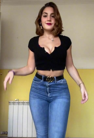 Sexy Paula Collantes Fuentes Shows Butt