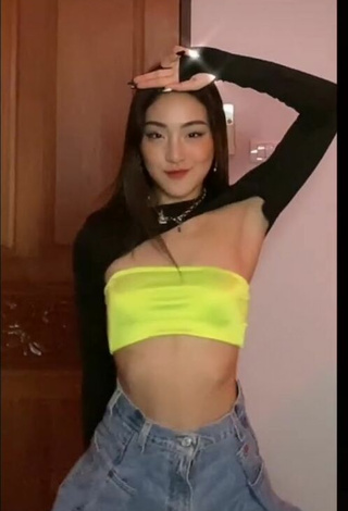 6. Sexy Ppunnch Shows Cleavage in Yellow Tube Top
