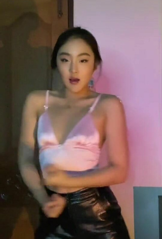 3. Hot Ppunnch Shows Cleavage in Pink Crop Top
