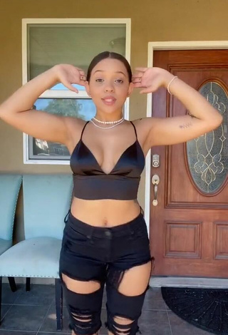 2. River Bleu Looks Really Cute in Black Crop Top and Bouncing Boobs