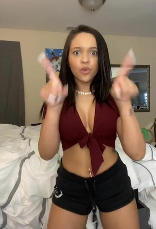 2. River Bleu Looks Cute in Brown Crop Top and Bouncing Tits