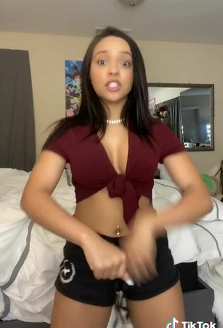 4. River Bleu Looks Cute in Brown Crop Top and Bouncing Tits