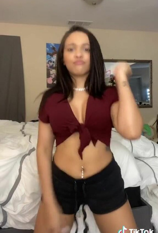 5. River Bleu Looks Cute in Brown Crop Top and Bouncing Tits