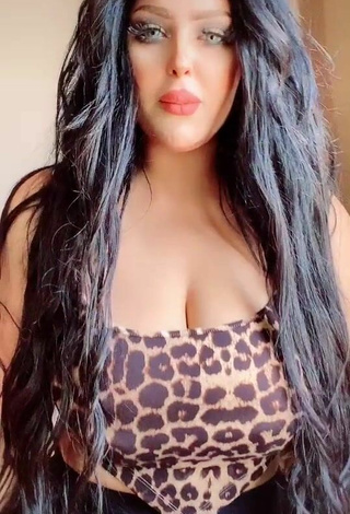 2. Sexy Salma Elshimy Shows Cleavage in Leopard Crop Top