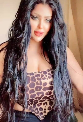 4. Sexy Salma Elshimy Shows Cleavage in Leopard Crop Top