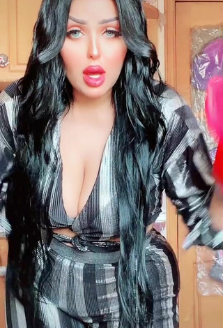 4. Sexy Salma Elshimy Shows Cleavage in Bodysuit