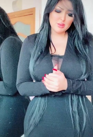 2. Sexy Salma Elshimy Shows Big Butt