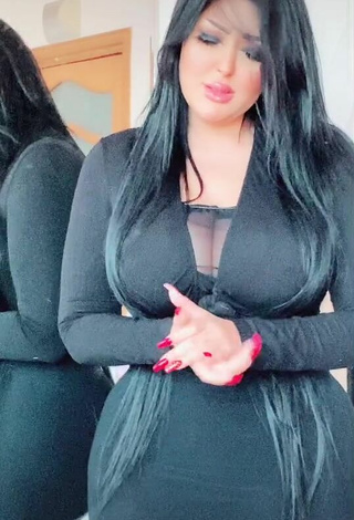 3. Sexy Salma Elshimy Shows Big Butt