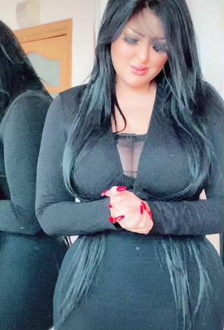 4. Sexy Salma Elshimy Shows Big Butt