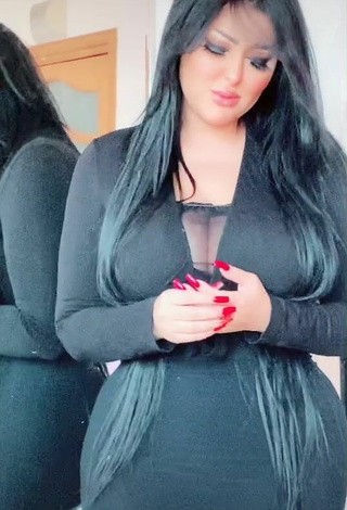 5. Sexy Salma Elshimy Shows Big Butt