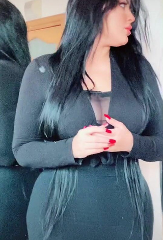 6. Sexy Salma Elshimy Shows Big Butt