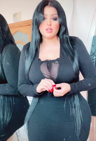3. Sexy Salma Elshimy Shows Cleavage in Black Dress