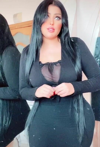 4. Sexy Salma Elshimy Shows Cleavage in Black Dress