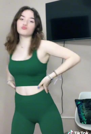 4. Sexy Samanthaa.cls2 Shows Cleavage in Green Crop Top