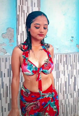 6. Hot Samikshya Basnet Shows Cleavage in Crop Top