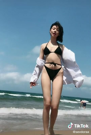 5. Sexy sevdoraa Shows Cleavage in Black Bikini in the Sea