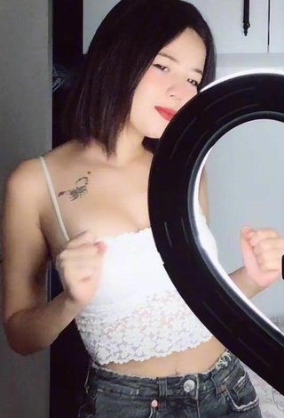 4. Sexy sevdoraa Shows Cleavage in White Crop Top