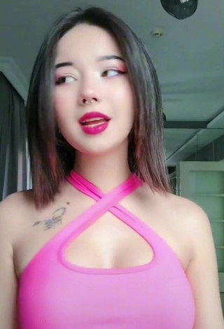 3. Sexy sevdoraa Shows Cleavage