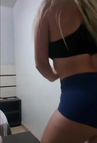 Sexy Sheila Bellaver Shows Butt