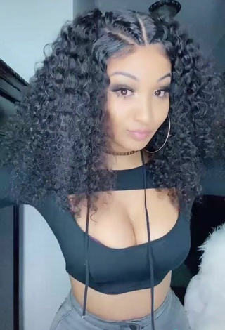 5. Sexy Shenseea Shows Butt