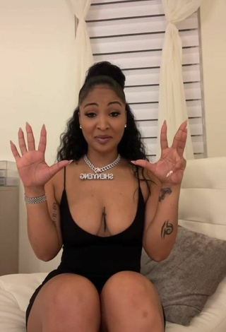 2. Sexy Shenseea Shows Cleavage in Black Dress