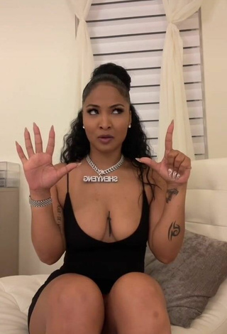 3. Sexy Shenseea Shows Cleavage in Black Dress